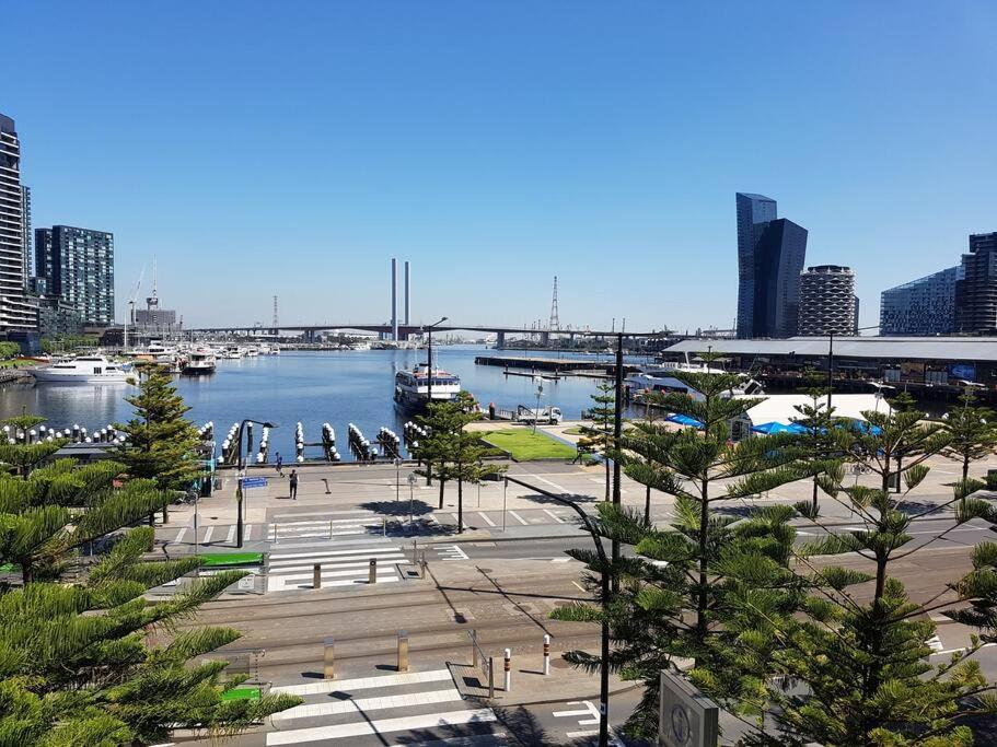 Melbourne Docklands Riverside Views Exterior photo