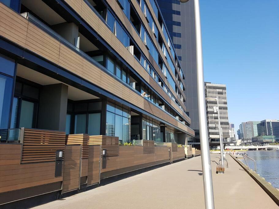 Melbourne Docklands Riverside Views Exterior photo