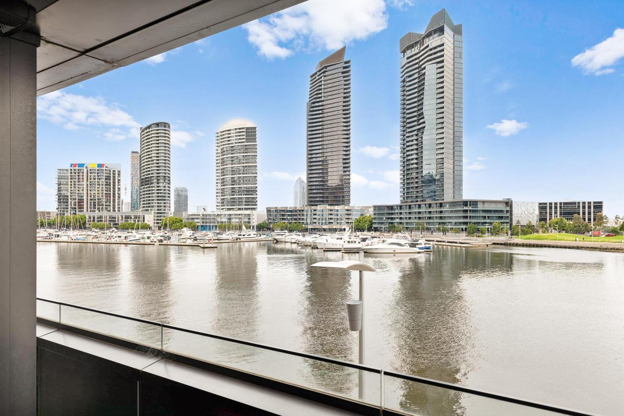 Melbourne Docklands Riverside Views Exterior photo
